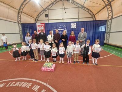 Ślubowanie pierwszoklasistów i pasowanie przedszkolaków w Lejkowie