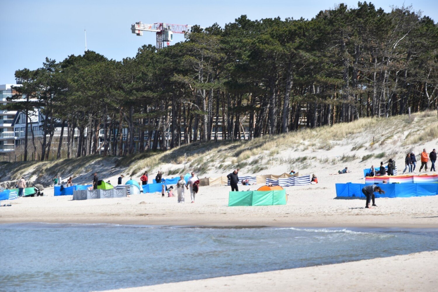 Słonecznie nad Bałtykiem w Darłowie. Polecamy kurort z szerokimi plażami. Zobacz zdjęcia