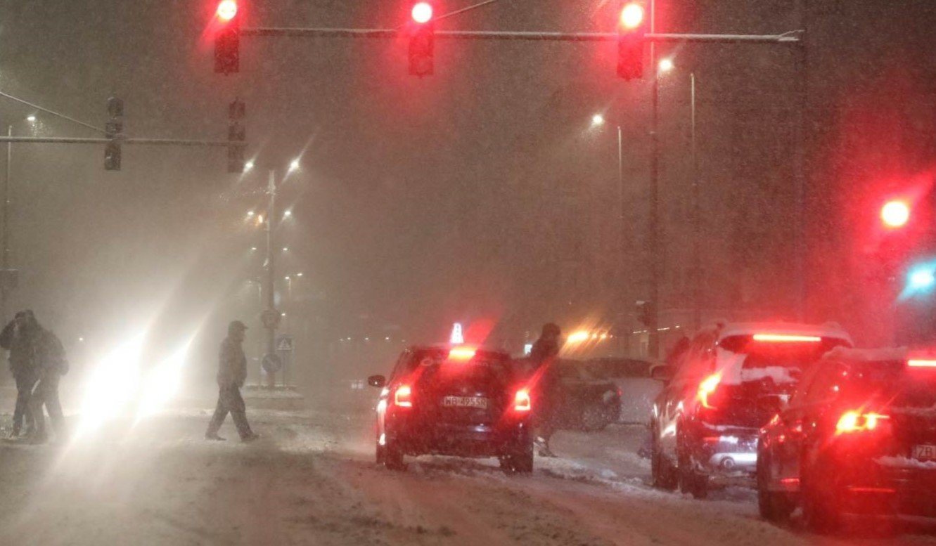 Pierwszy śnieg i seria kolizji oraz potrąceń w powiecie kołobrzeskim