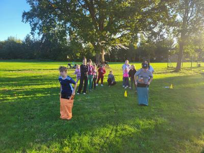 Dzieci z PWD w Karwicach z wizytą w Gorzycy