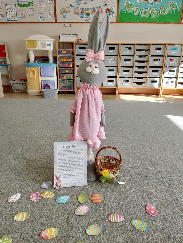 Przedszkolaki poszukiwały niespodzianek od Wielkanocnego