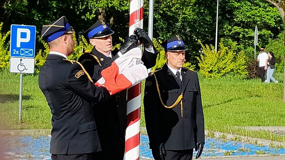Koszalińscy strażacy oddali hołd biało-czerwonej