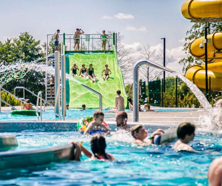 Letnia strefa relaksu w Parku Wodnym Koszalin już otwarta! Czas na plażowanie bez wyjeżdżania z miasta