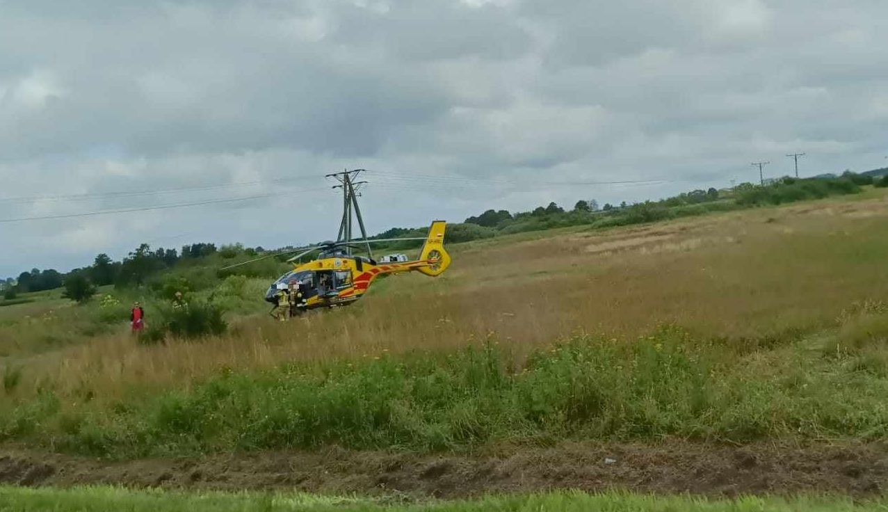 Czołowe zderzenie dwóch osobówek! Lądował LPR [FOTO] - KoszalinInfo